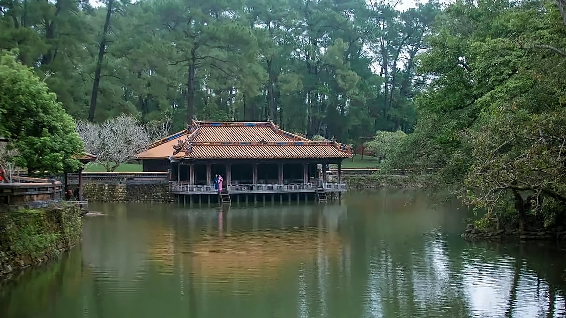 Day tour | Ancient Hue Costume tour (Huong Village – An Dinh Palace)